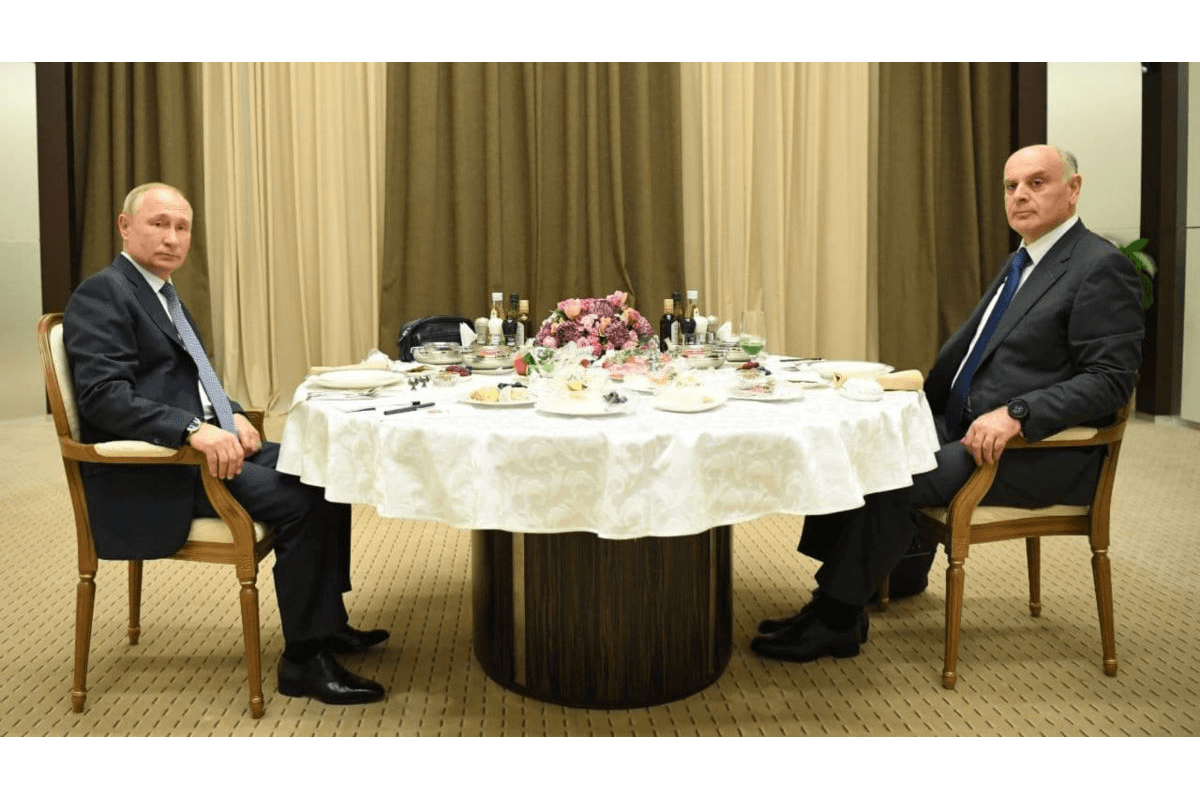 Суверенитет в обмен на электричество. Россия укрепляет протекторат в Абхазии и Нагорном Карабахе, и это только начало