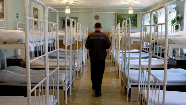 В ангарской колонии, где осужденные жаловались на пытки, нашли заключенного с перерезанным горлом