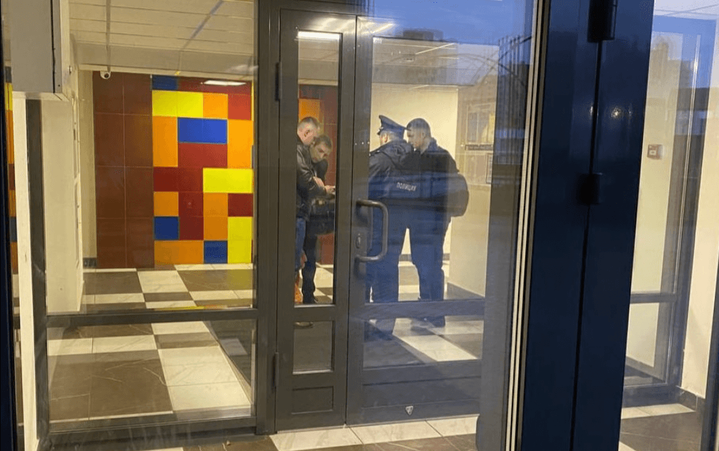 В ТЦ, ЖК, метро «хватают всех». Где полицейские устраивают облавы на россиян для мобилизации