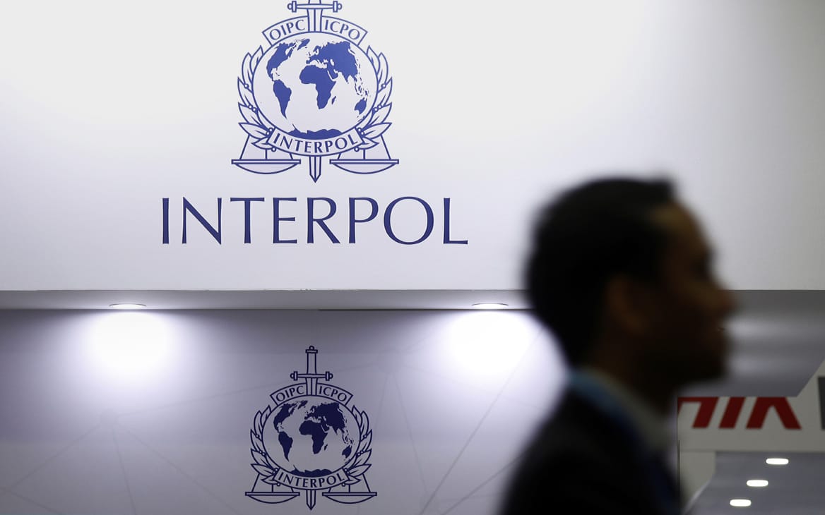 Интерпол отказал России в экстрадиции Невзорова, Солдатова и Белоцерковской, поскольку статьи о «фейках» про армию РФ нет в УК других стран