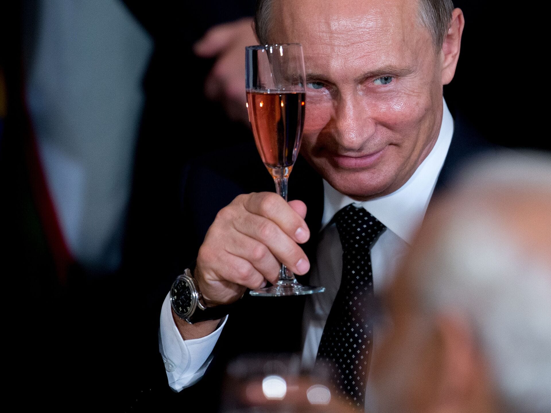 Гран Крю для дочки Путина: как Кремль закупает элитное вино в обход санкций