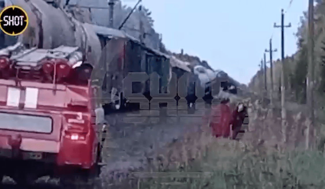 Из-за подрыва ж/д путей в Брянской области опрокинулись 20 вагонов грузового поезда — Mash
