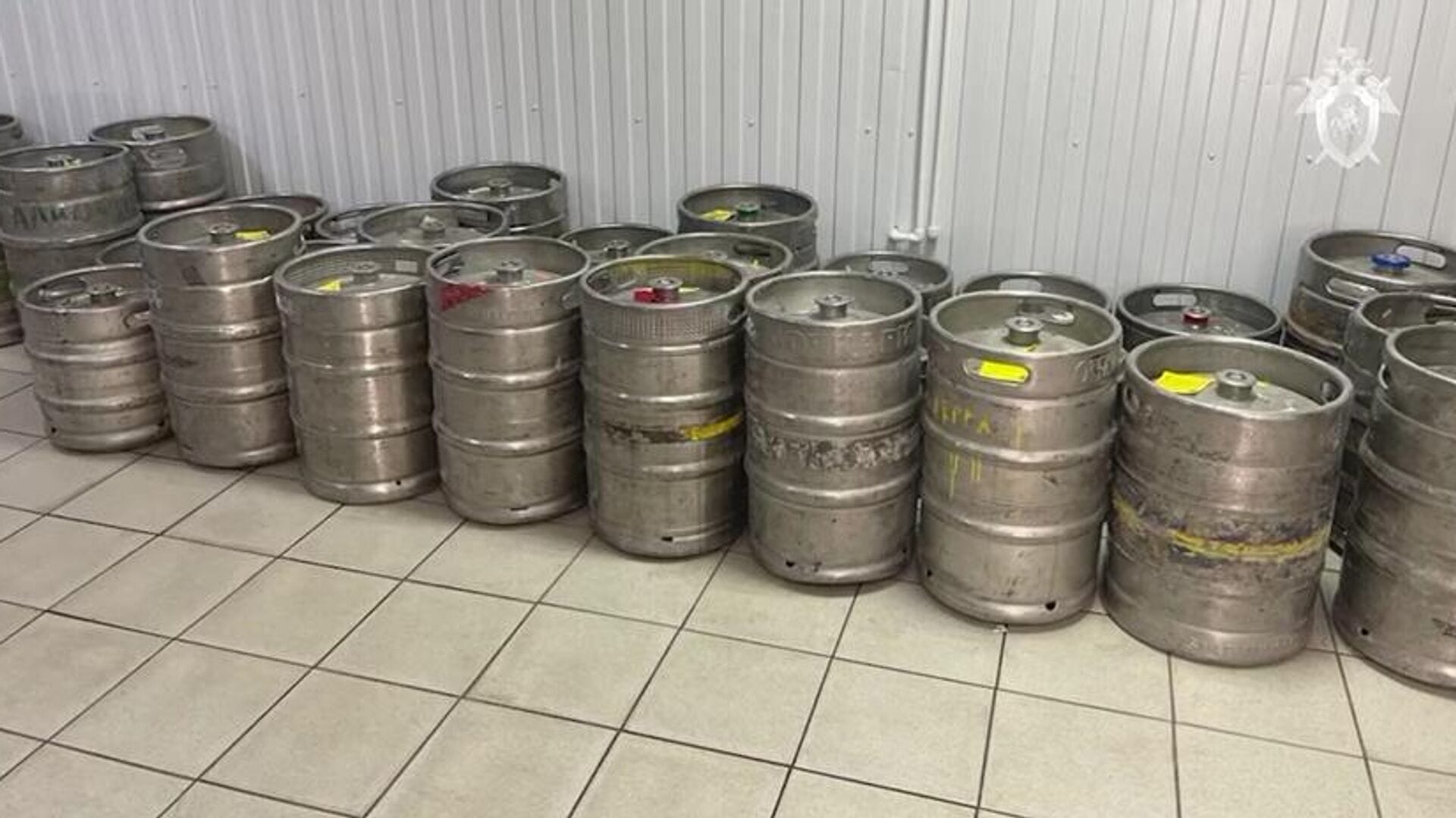 После отравления напитком «Мистер Сидр» погибли 28 человек в семи регионах. В сидре нашли примеси метанола и этилбутирата