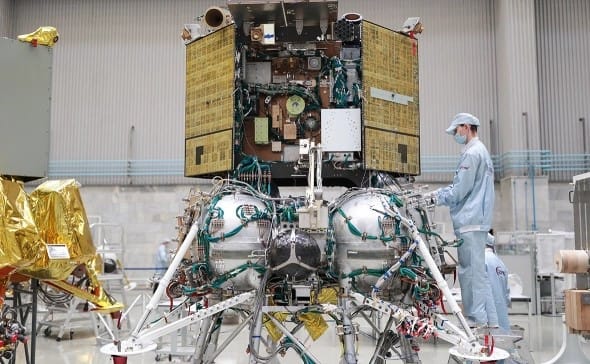 Станция «Луна-25» разбилась о поверхность Луны — «Роскосмос»