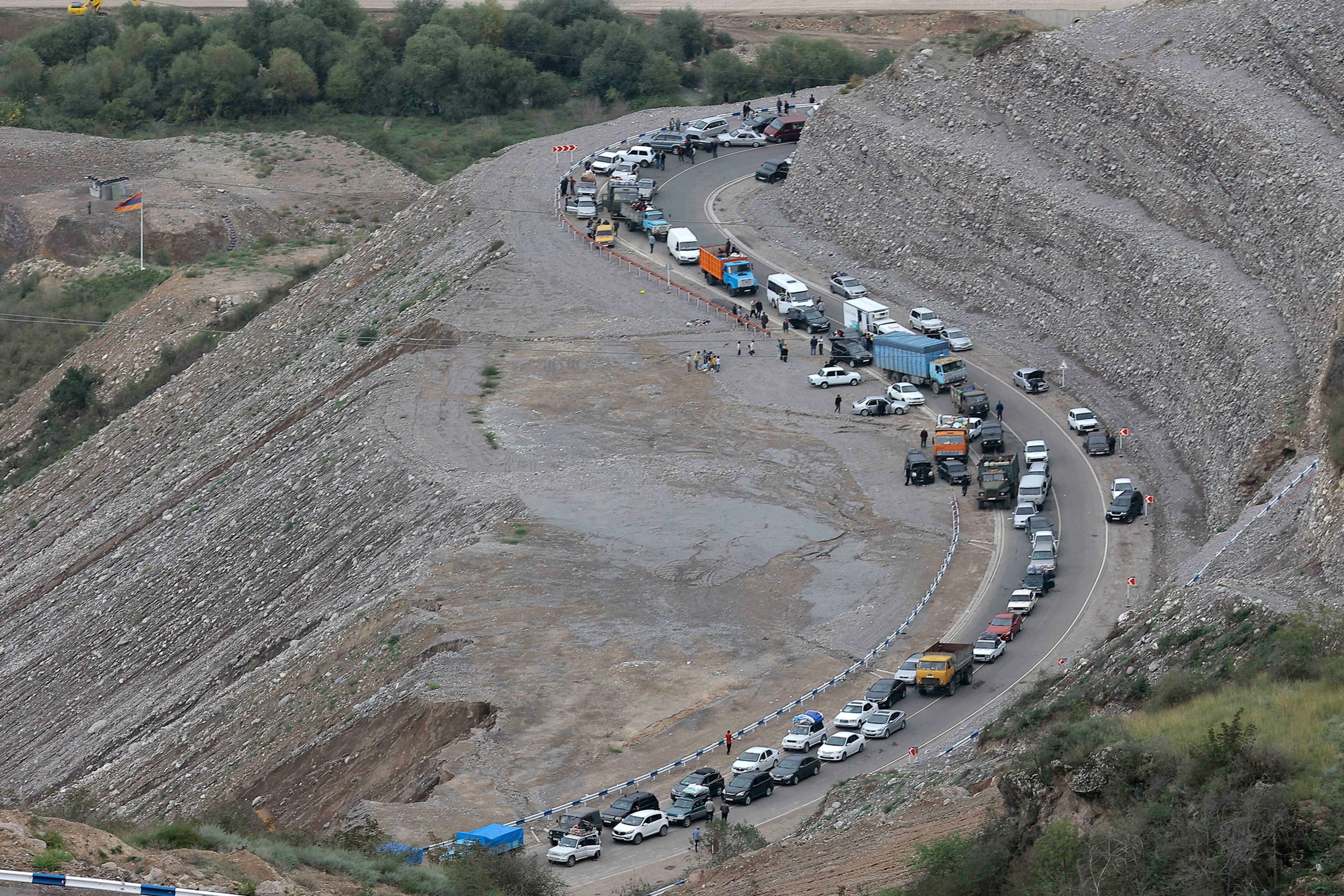 В Армению из Нагорного Карабаха переехали более 100 тысяч беженцев