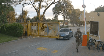 Боевики ХАМАС в первый день нападения на Израиль проникли в кибуц Реим, расстреляв въезжавший на территорию автомобиль. Видео