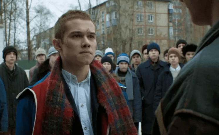 СК и Роскомнадзор проверят сериал «Слово пацана» после гибели подростка в драке, так как нападавший использовал слово «чушпан» из сериала