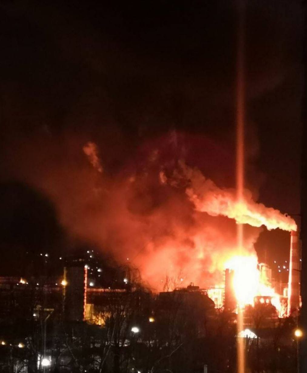 В Туапсе горит один из крупнейших НПЗ России, СМИ сообщают об ударе беспилотника