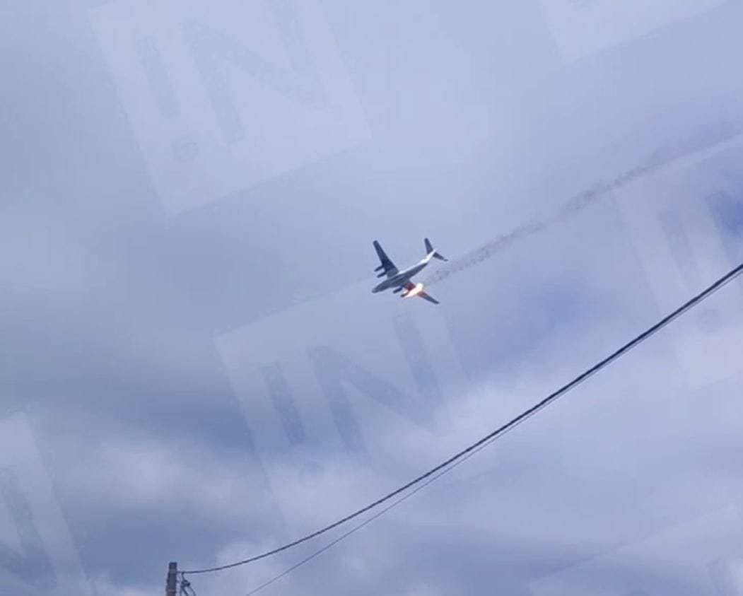 В Ивановской области упал военно-транспортный самолет Ил-76 с горящим двигателем. На борту были 15 человек