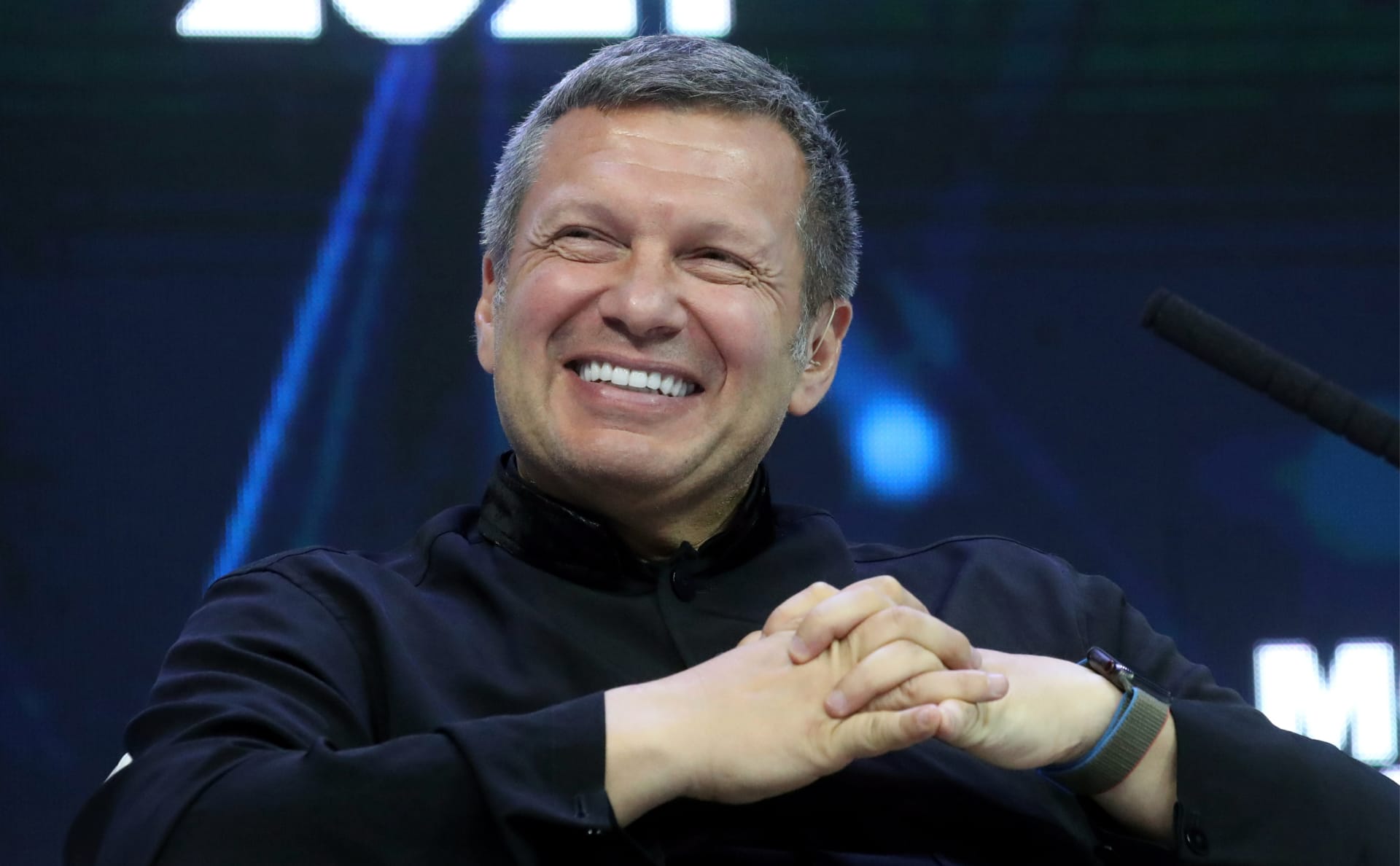 Соловьёв назвал жалобы белгородцев на обстрелы «мерзкой истерикой». Жители предложили ему перевезти туда свою студию