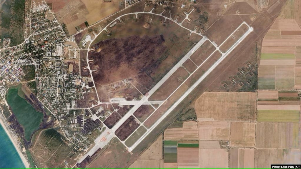 Astra: Ракеты ATACMS поразили аэродром Саки в Крыму. Предположительно, уничтожена РЛС и ранены двое военных