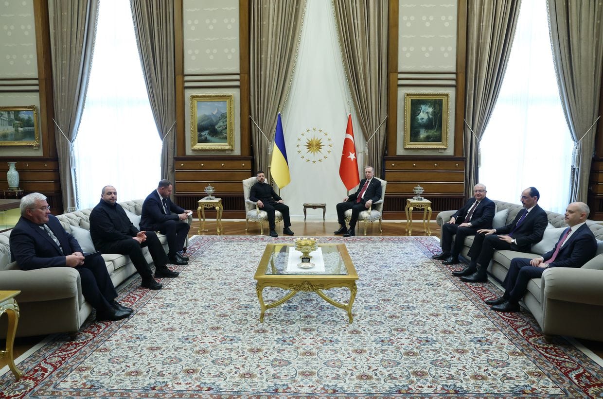 Фейк кремлевских СМИ: переводчик и  секретарь украинской делегации на переговорах в Стамбуле сбежали в неизвестном направлении