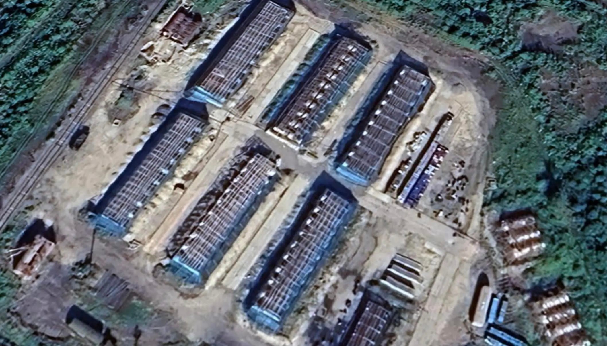 На ядерном полигоне на Новой Земле начали готовиться к налетам БПЛА, устанавливая противодронные сетки — The Barents Observer