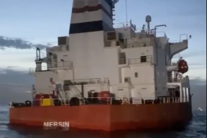 Турецкий владелец танкера, поврежденного у берегов Сенегала, сообщил о четырех внешних взрывах. Судно часто заходило в российские порты