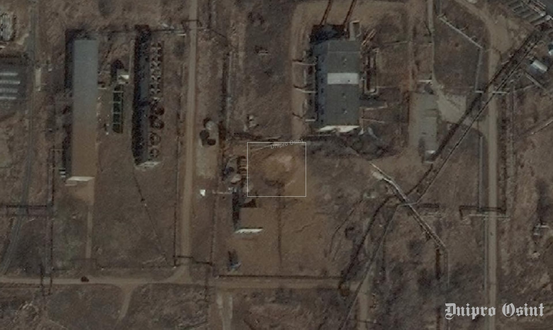 Спутниковый снимок последствий «прилета» украинских ракет «Фламінго» по территории завода «Промсинтез» в Чапаевске Самарской области 28 марта 2026 года