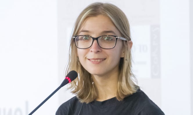 Ася Казанцева рассказала, почему сотрудники ФСИН изъяли ее книгу у фигуранта дела "Сети" и как это связано с Навальным