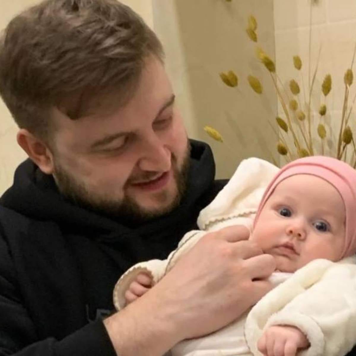 «Мой мир умер. Он был убит российской ракетой». Отец трехмесячной Киры, погибшей при обстреле Одессы, рассказал Би-Би-Си о потере близких