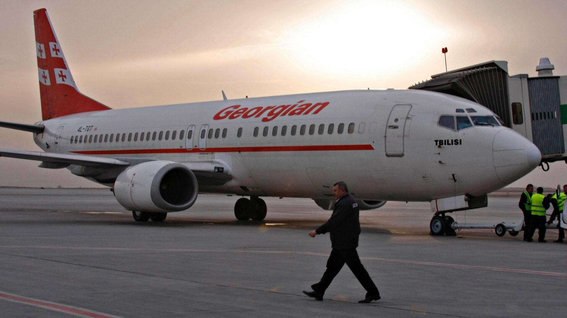 Россия хочет возобновить авиасообщение с Грузией. Эксперты считают, что это выгодно российским спецслужбам