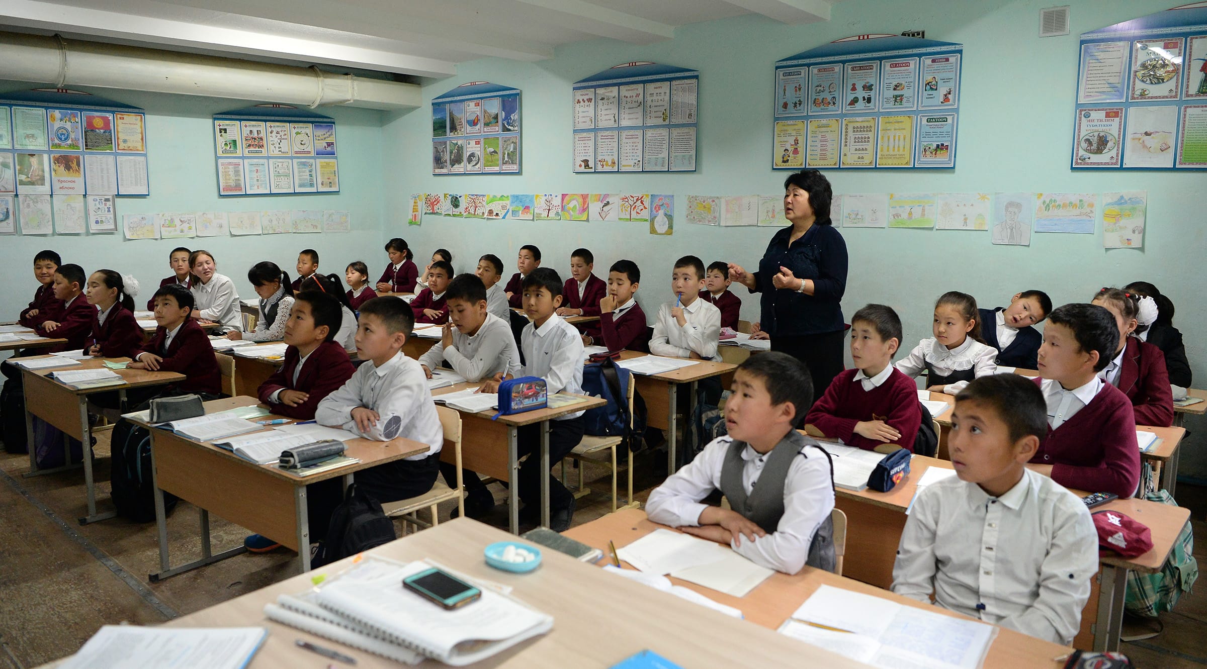 В Кыргызстане откроют девять новых русскоязычных школ, при этом русский язык теряет популярность в стране — политолог Темур Умаров