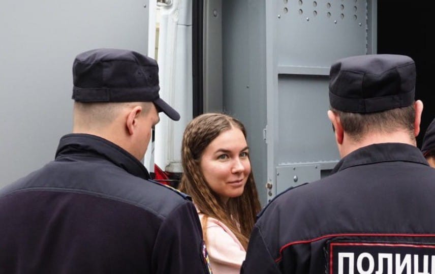 «После первых 6 месяцев не выпускают почти никого» — адвокат петербурженки, отправленной в психиатрическую клинику за антивоенный пост