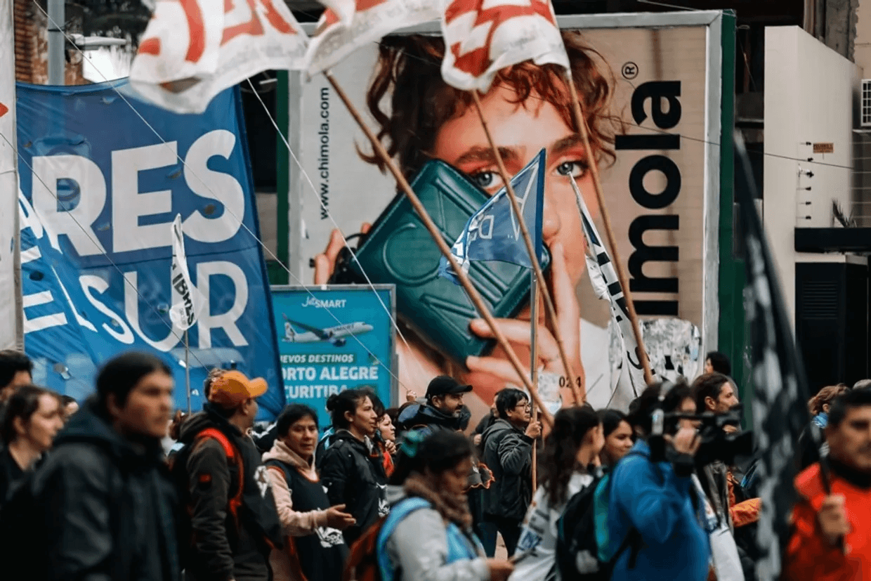 Аргентинские профсоюзы объявили суточную забастовку против экономической политики Хавьера Милея