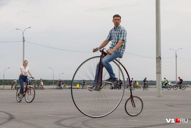 В Волгограде военный КАМАЗ сбил насмерть мужчину на ретровелосипеде. В Белгородской области создают комиссию по расследованию ДТП с военными