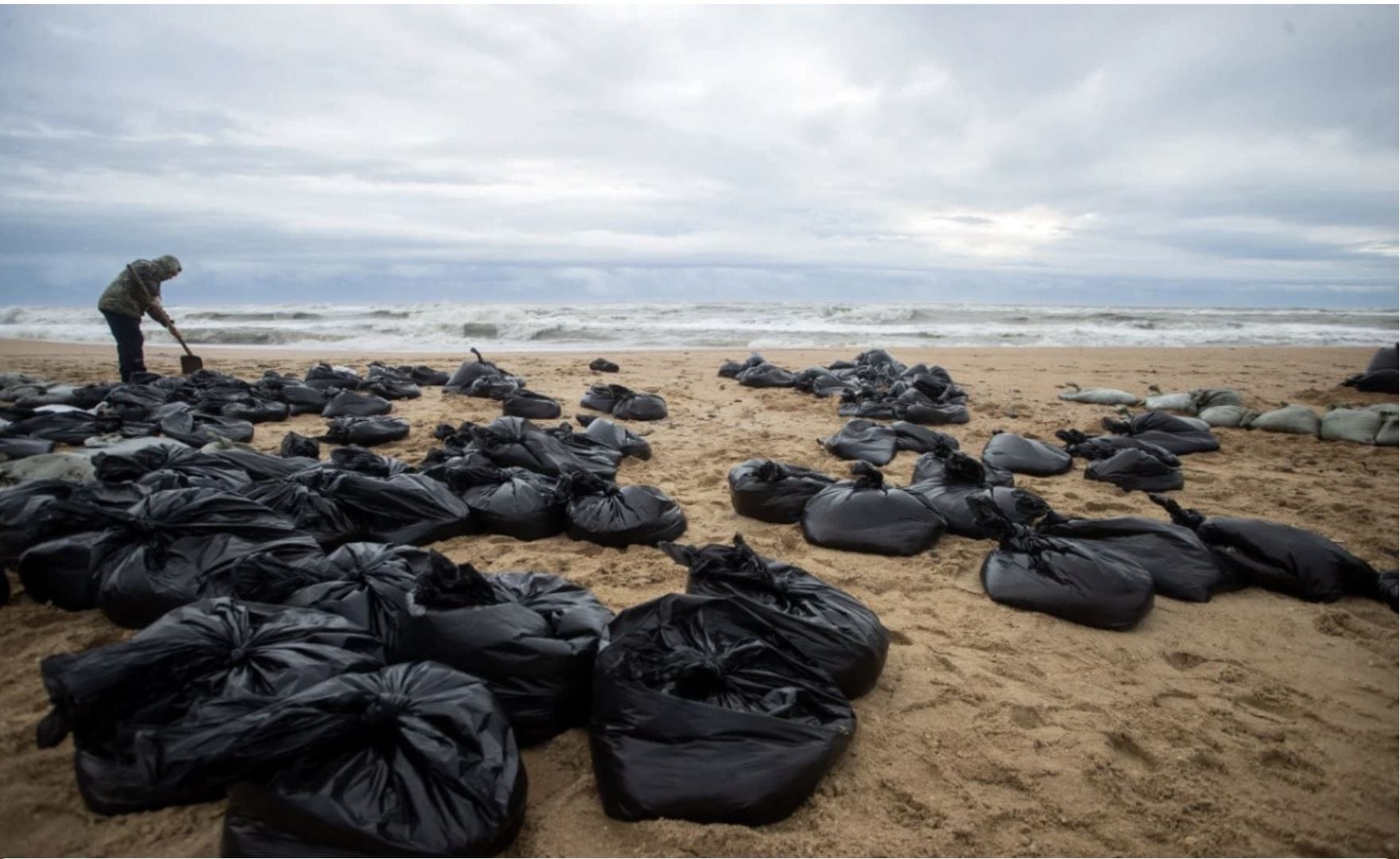 Глава Кубани попросил у МЧС федеральной помощи из-за разлива мазута