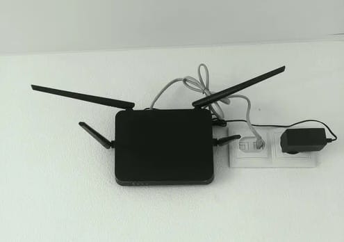 Сотни тысяч жителей Москвы и Петербурга остались без интернета более чем на сутки из-за сбоя в работе провайдера Lovit