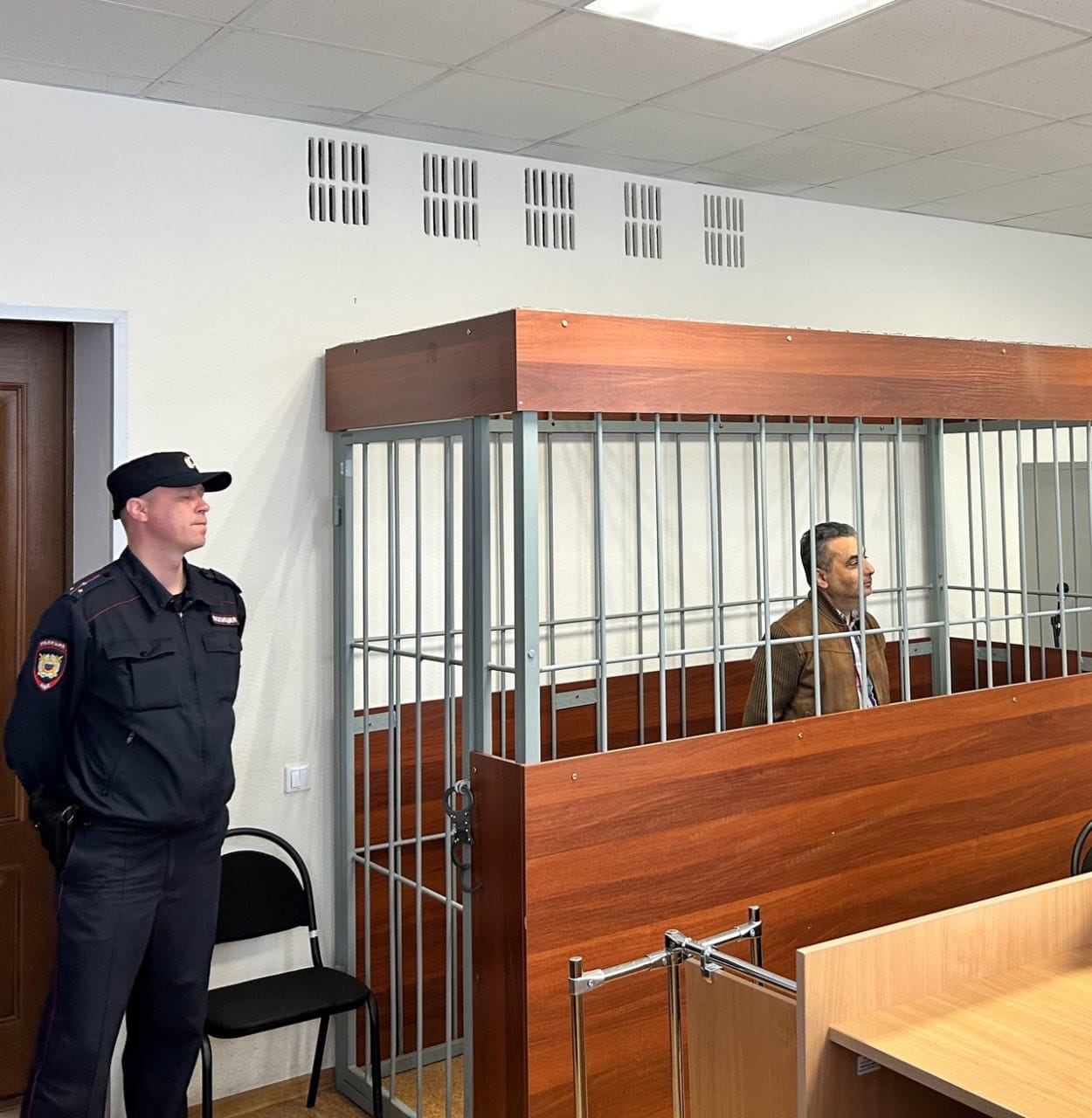 Суд отправил Льва Шлосберга под домашний арест