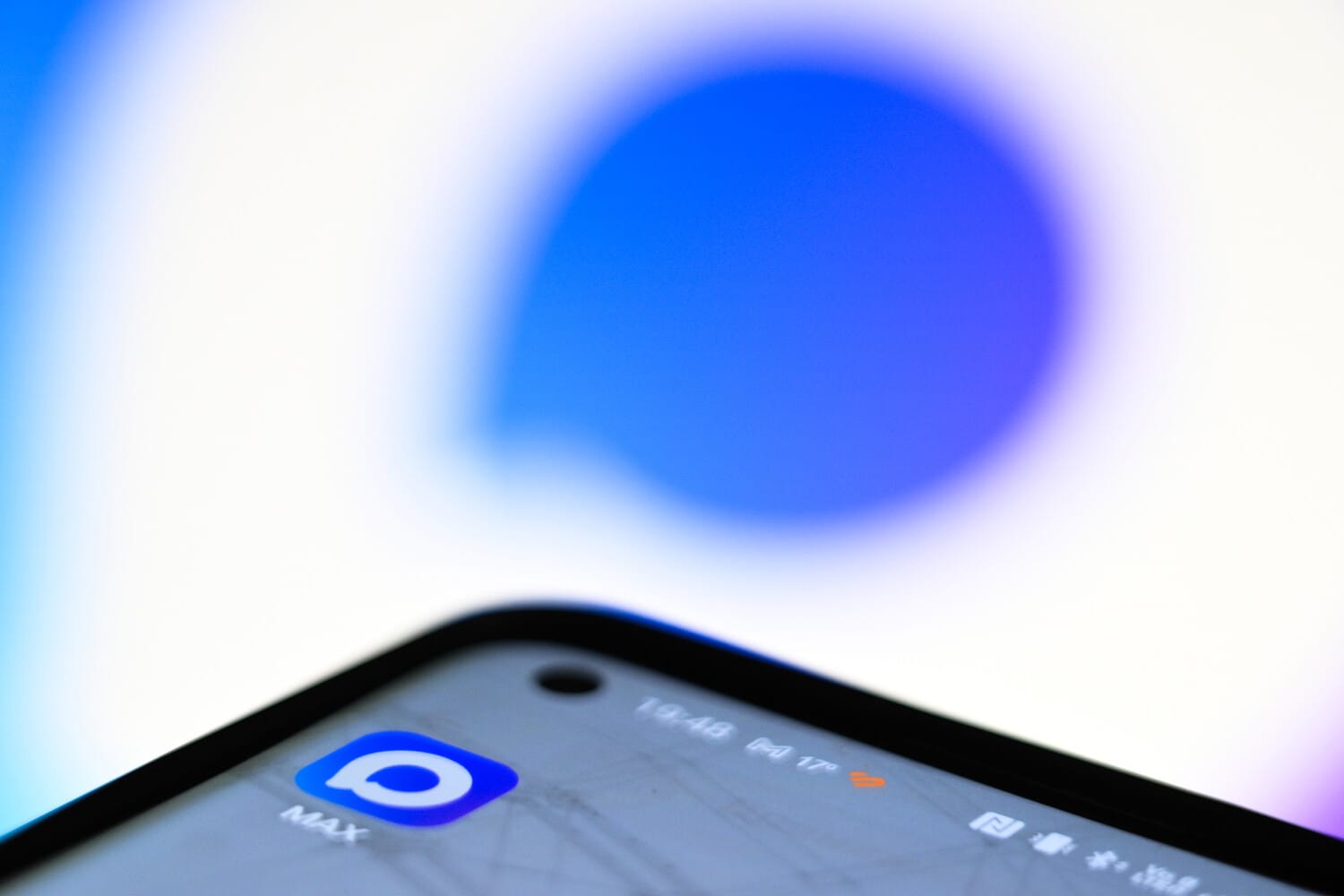 ФСБ выдвинула претензии к мессенджеру Max о рисках утечек данных. В правительстве обеспокоены и возможным ростом мошенничества — Faridaily