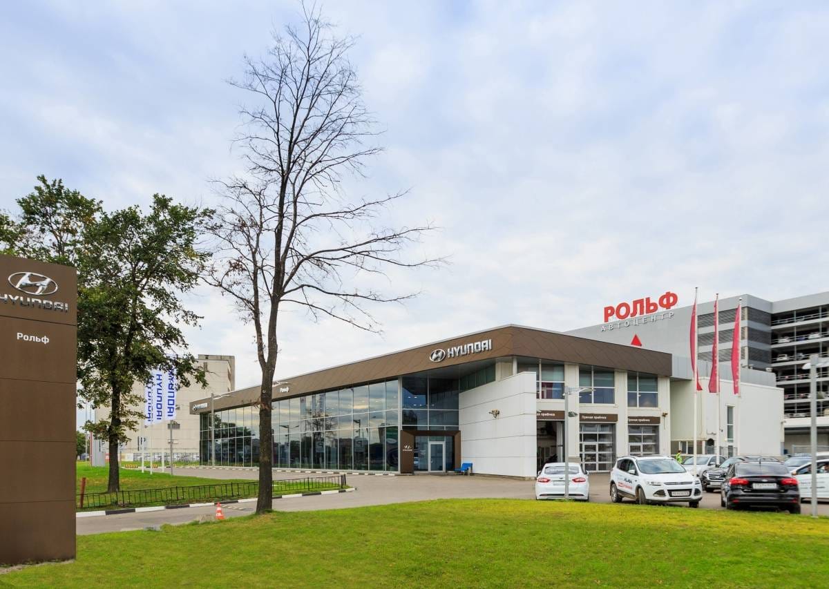 ФСБ и СК пришли с обысками в офисы крупнейшего автодилера «Рольф» в Москве и Петербурге