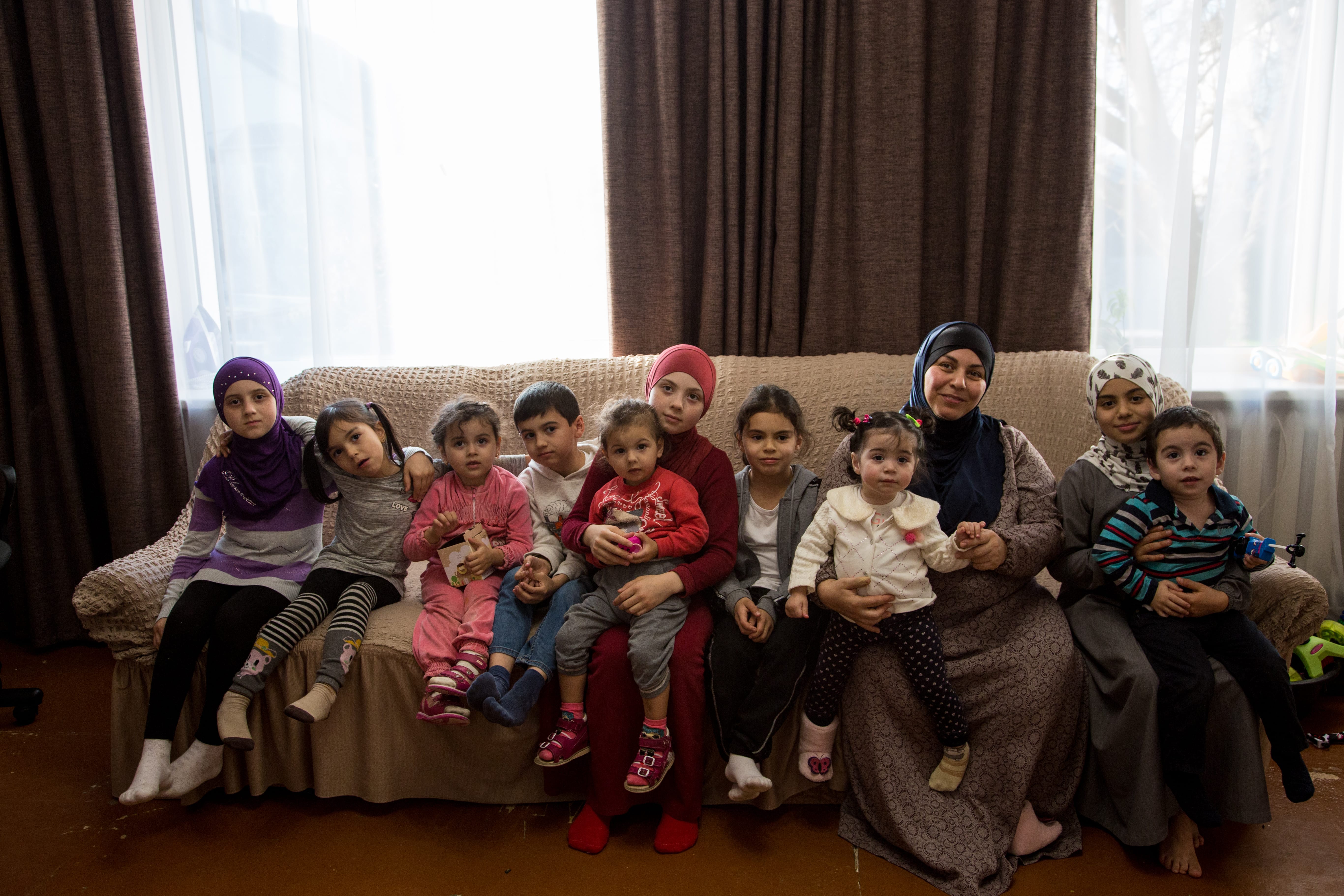 Зарема Зекирьяева с детьми. Фото с сайта «Крымскотатарский ресурсный центр»