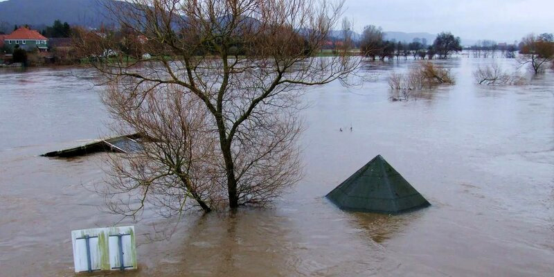 В Бурятии из-за прорыва дамбы ввели режим ЧС и начали эвакуировать население