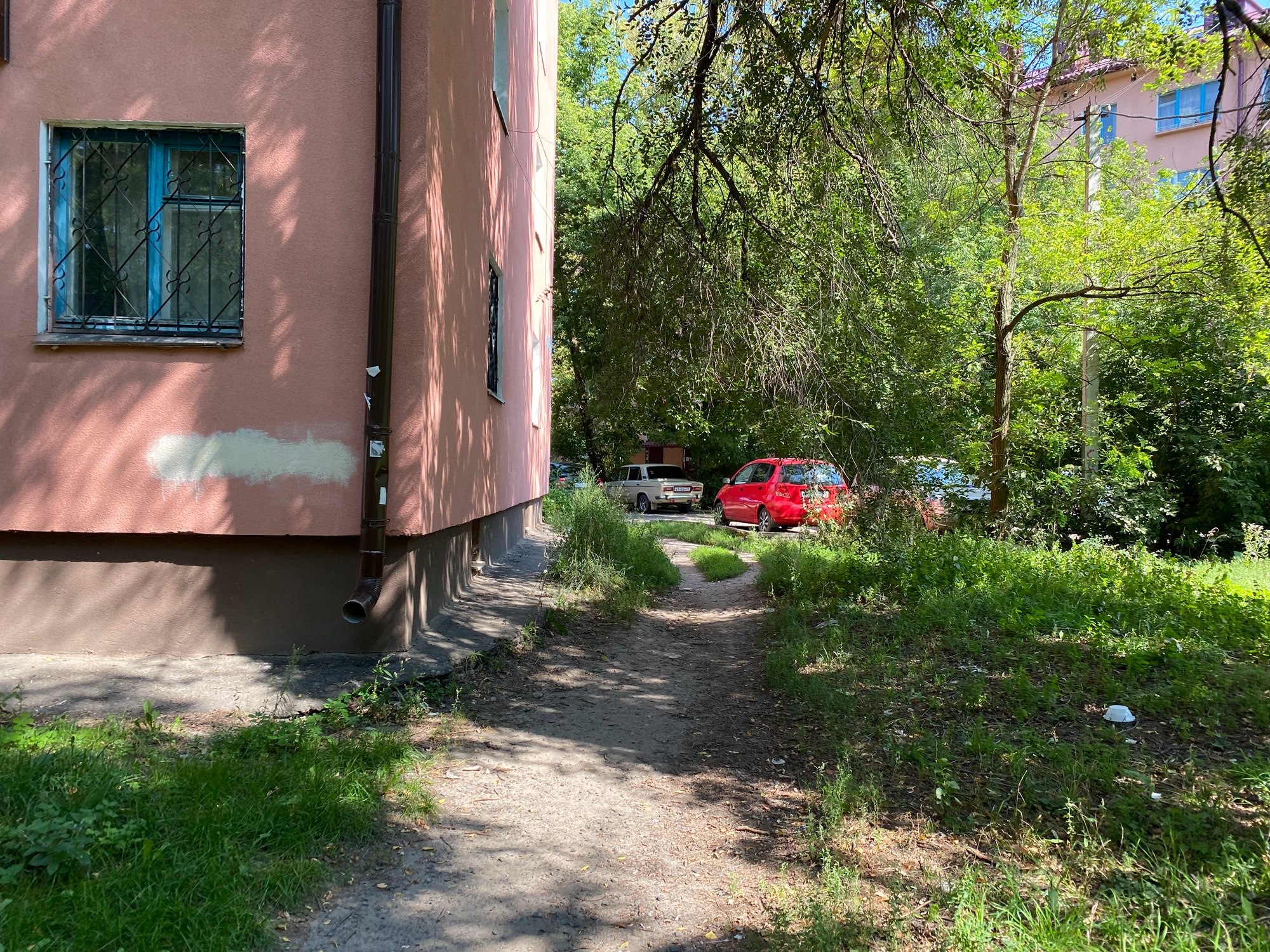 Закрашенный указатель «Укрытие» в Железнодорожном районе