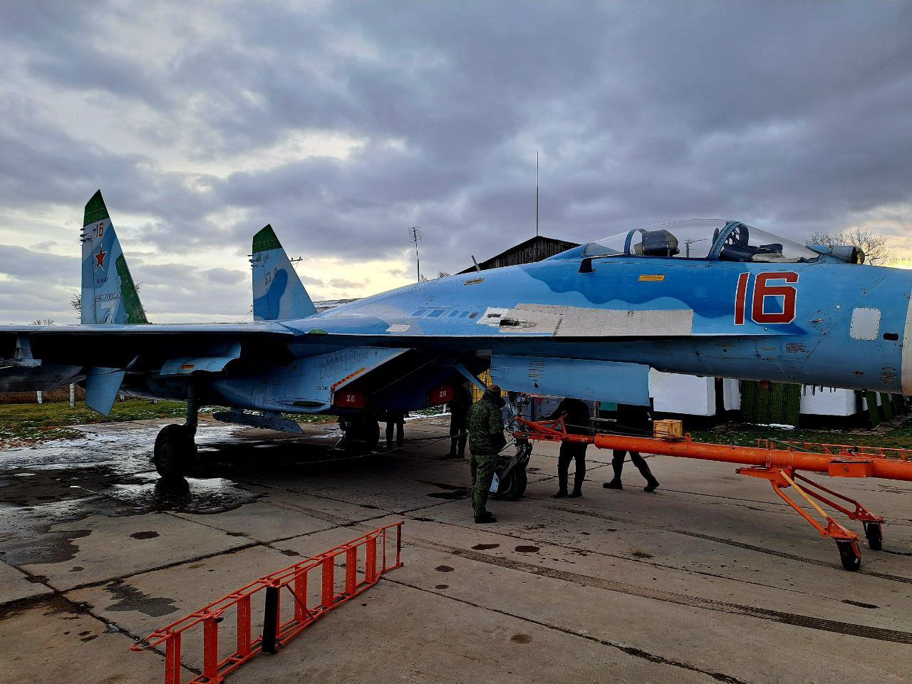 Якобы уничтоженный украинскими диверсантами Су-27П