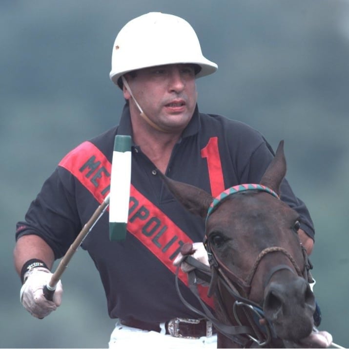 Пол Касл во время игры в поло