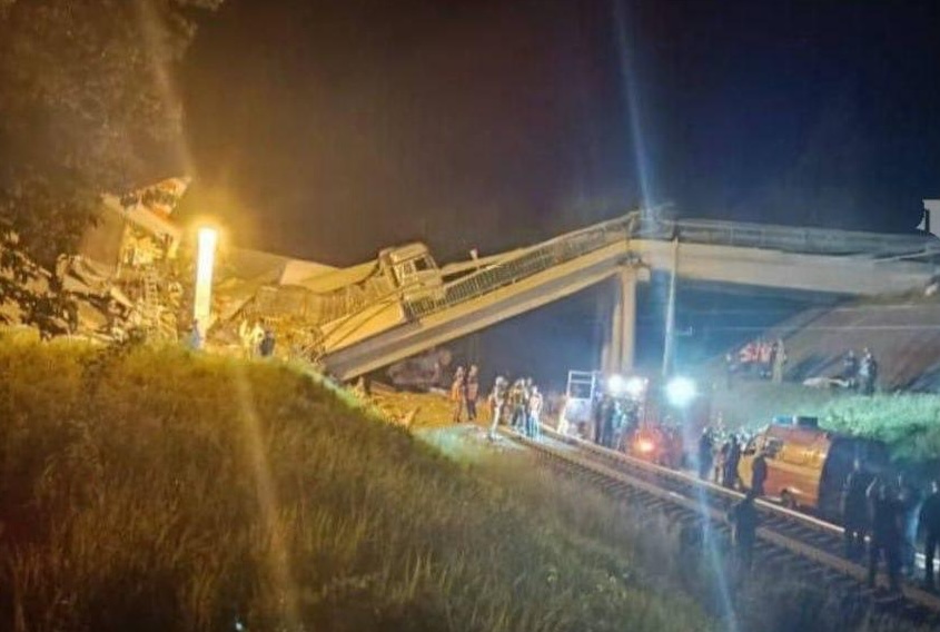 Обрушение моста в Брянской области. Фото: соцсети